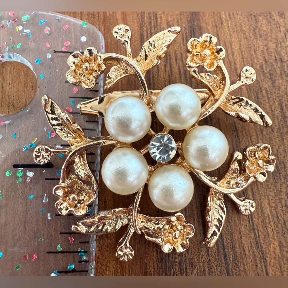 Floral Gold Tone and Faux Pearl Pin Brooch Clear Rhinestone